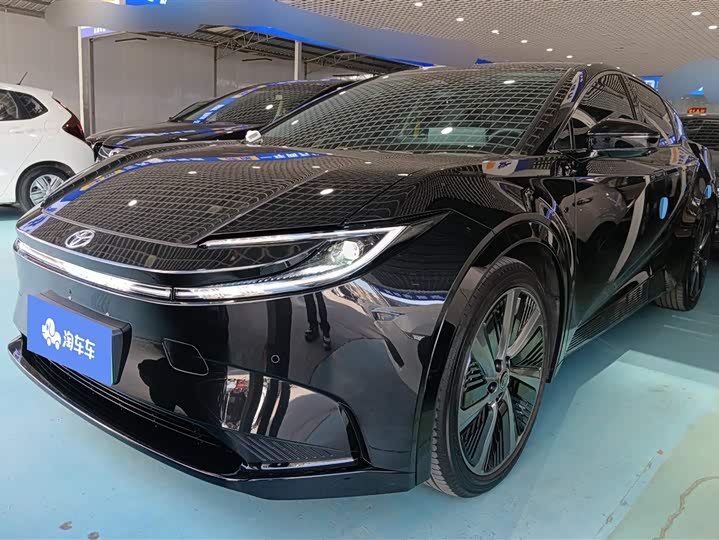 Фото 1 - Toyota bZ5