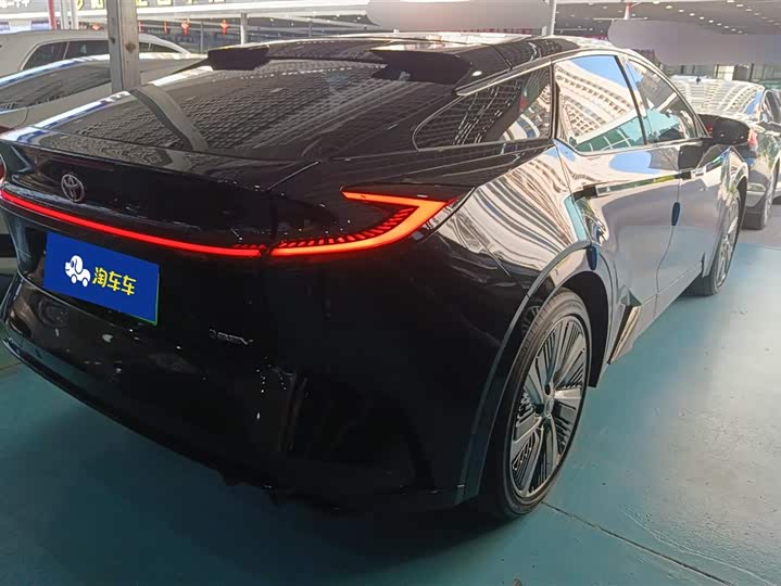 Фото 3 - Toyota bZ5