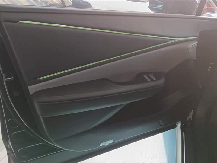 Фото 7 - Toyota bZ5