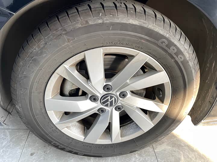 Фото 16 - Volkswagen Passat