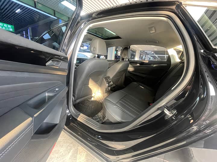 Фото 18 - Volkswagen Passat