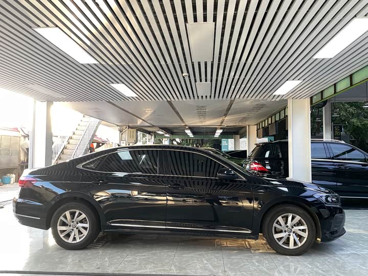 Фото 19 - Volkswagen Passat