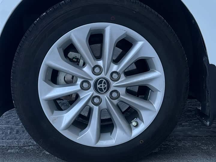 Фото 11 - Toyota Corolla