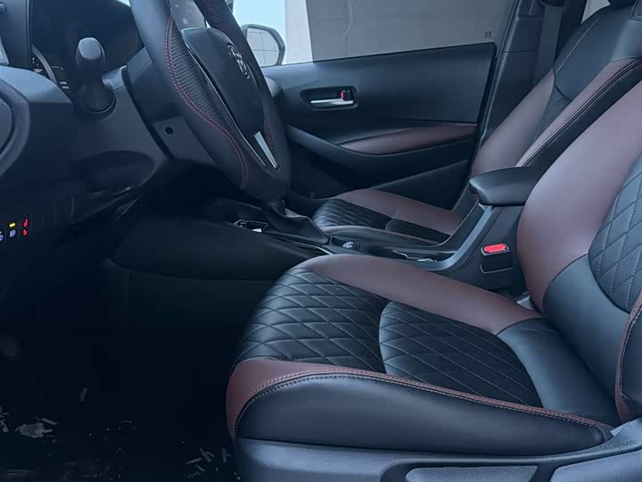 Фото 13 - Toyota Corolla