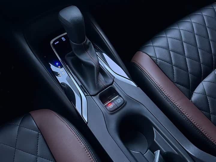 Фото 18 - Toyota Corolla