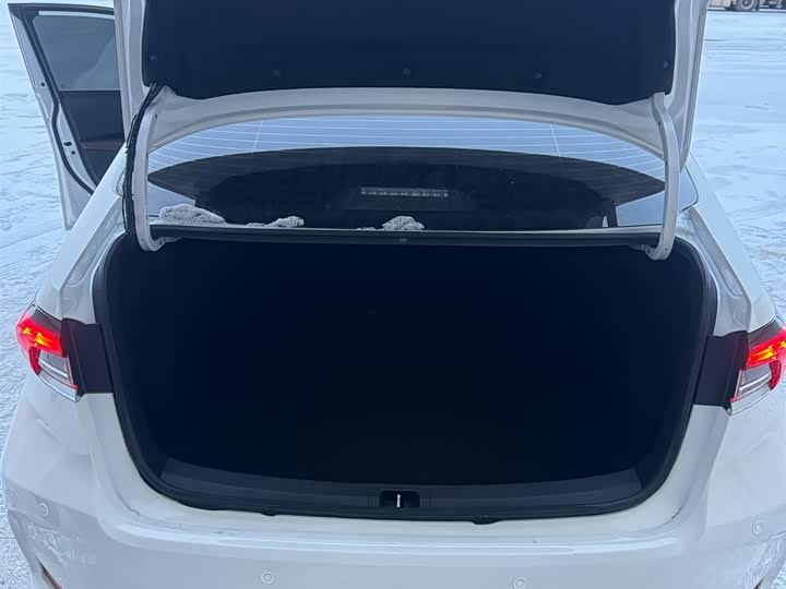 Фото 23 - Toyota Corolla