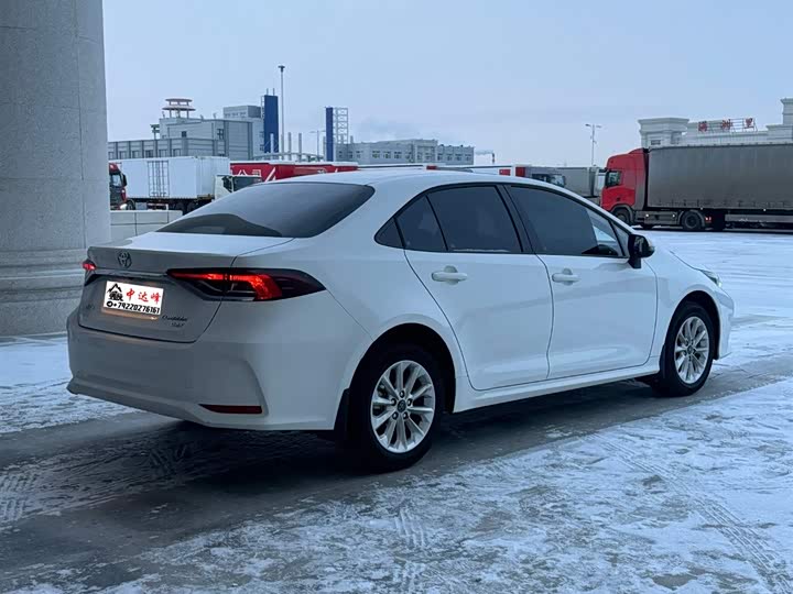 Фото 7 - Toyota Corolla