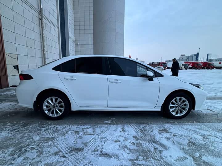 Фото 9 - Toyota Corolla