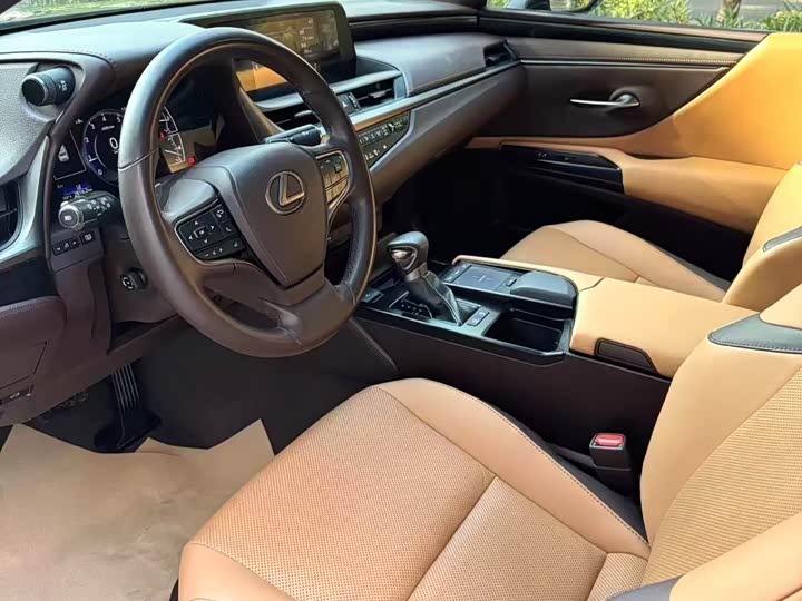 Фото 3 - Lexus ES