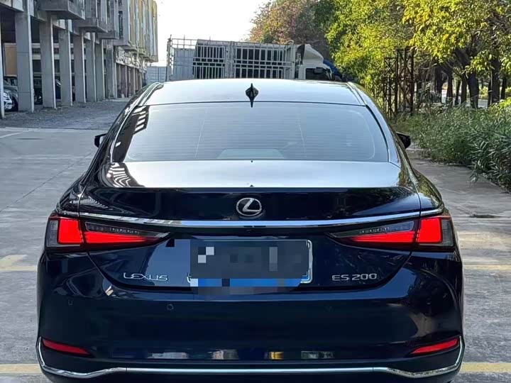 Фото 5 - Lexus ES