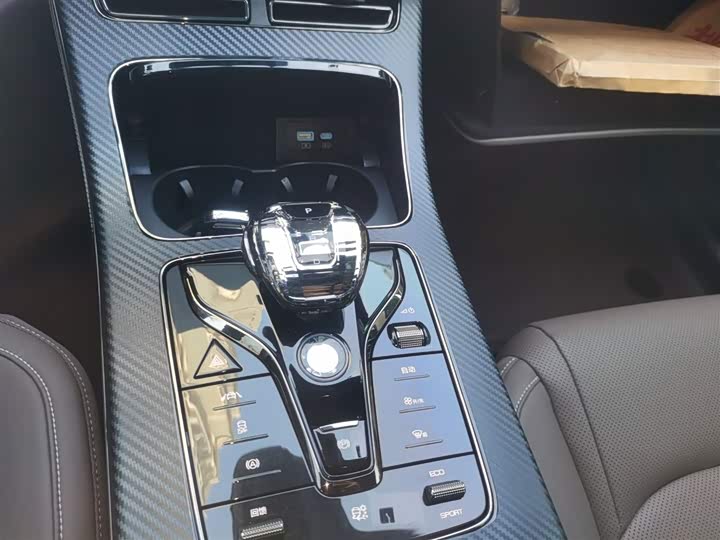 Фото 14 - BYD Han