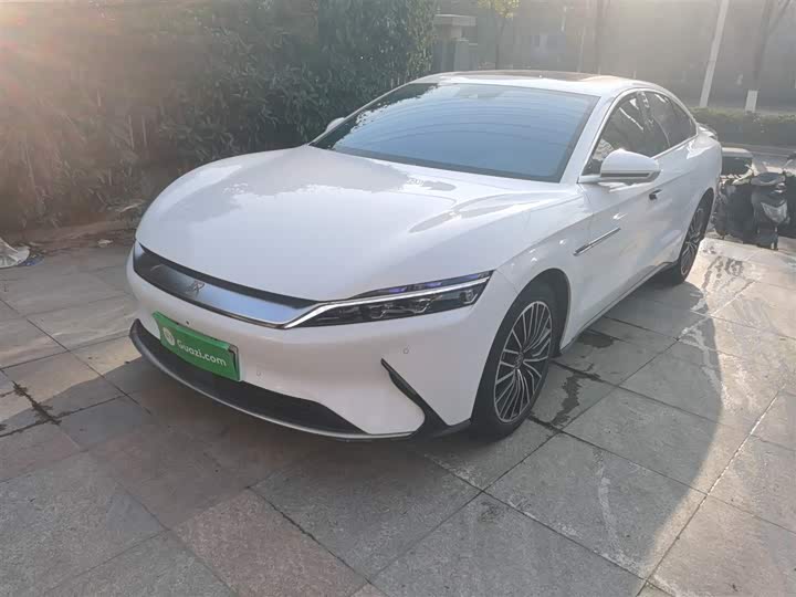 Фото 2 - BYD Han