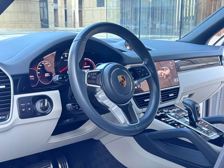 Фото 12 - Porsche Cayenne