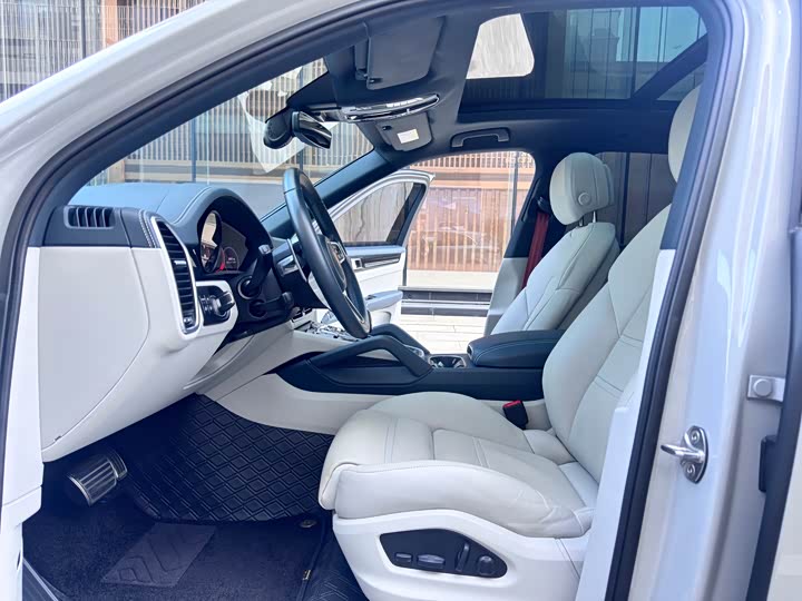 Фото 13 - Porsche Cayenne