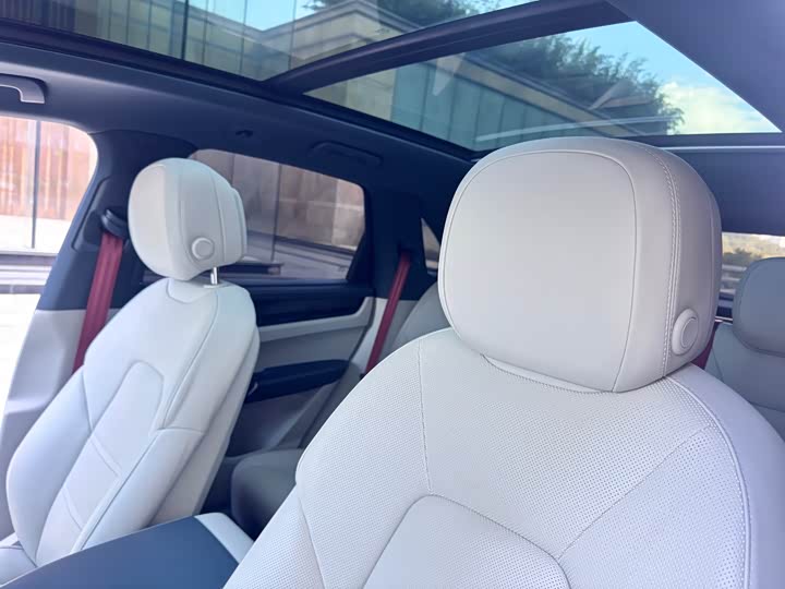 Фото 24 - Porsche Cayenne