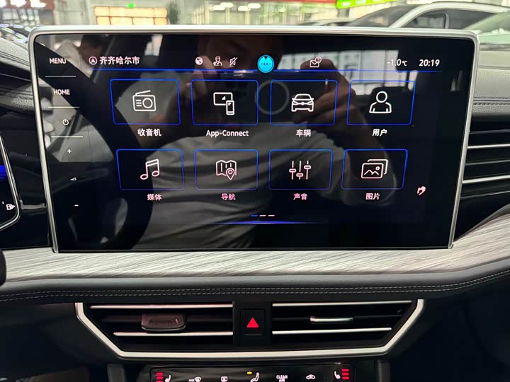 Фото 12 - Volkswagen Sagitar L