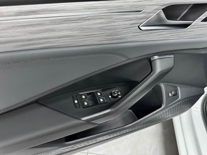 Фото 7 - Volkswagen Sagitar L