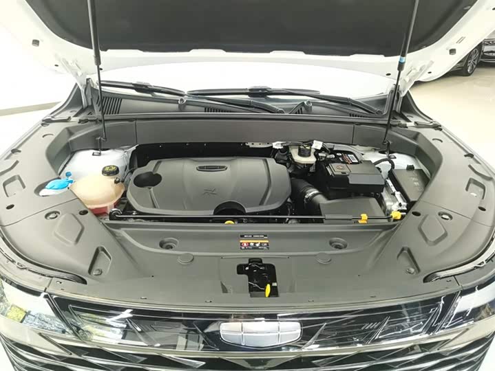 Фото 10 - Geely Atlas L