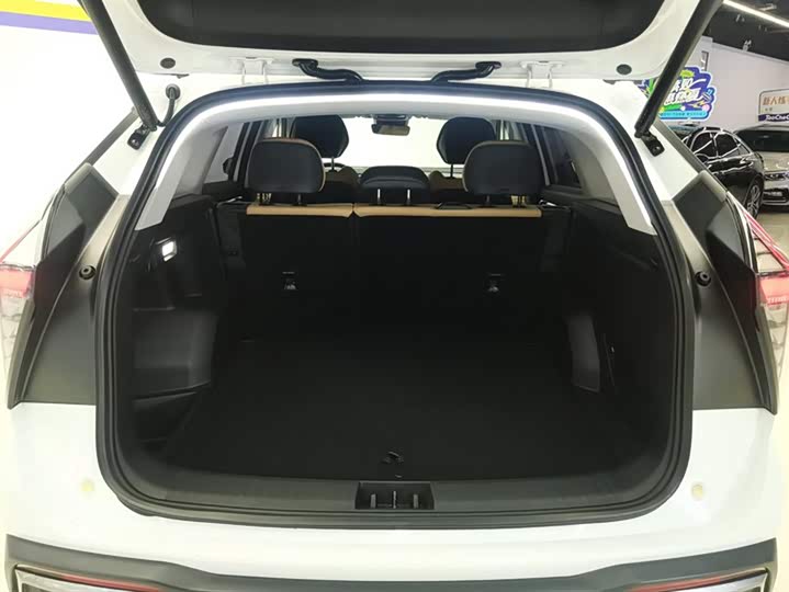 Фото 4 - Geely Atlas L