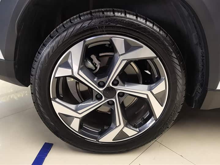 Фото 6 - Geely Atlas L