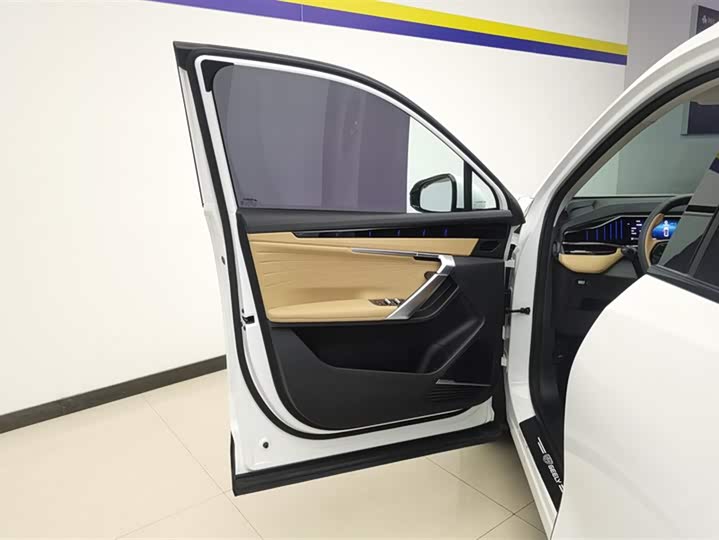 Фото 7 - Geely Atlas L