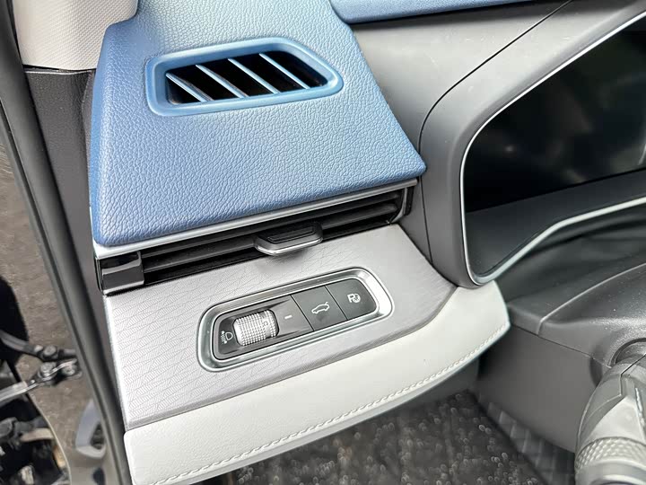 Фото 8 - Geely Preface