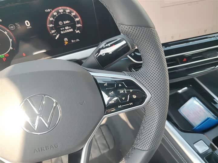 Фото 14 - Volkswagen Passat