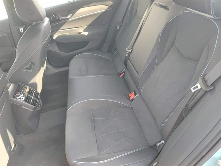 Фото 17 - Volkswagen Passat