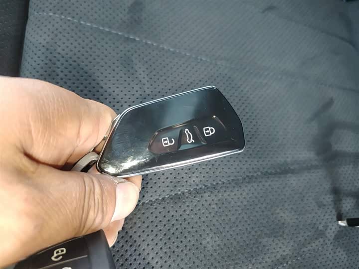 Фото 9 - Volkswagen Passat