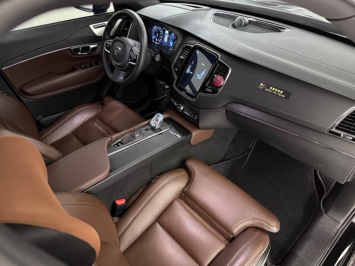 Фото 10 - Volvo XC90