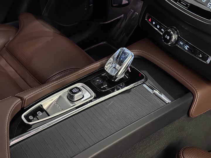 Фото 11 - Volvo XC90