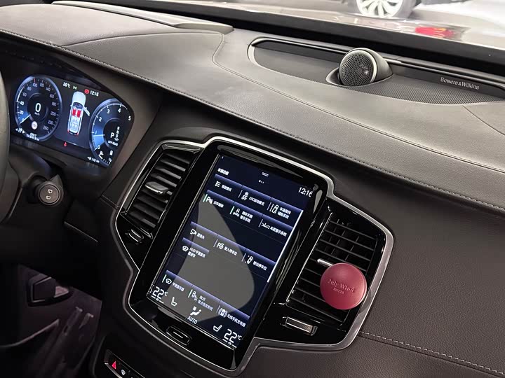 Фото 12 - Volvo XC90