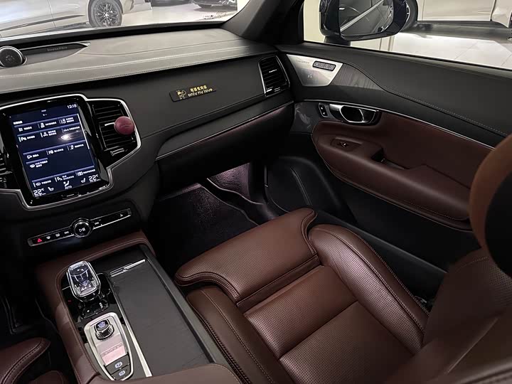 Фото 16 - Volvo XC90