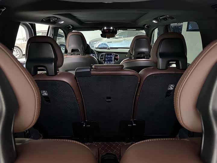 Фото 18 - Volvo XC90