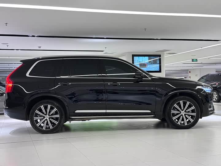 Фото 21 - Volvo XC90