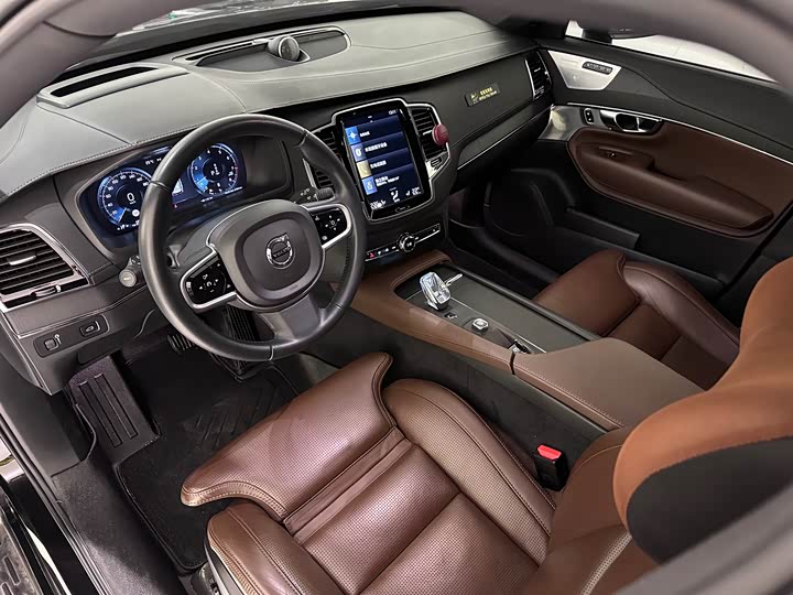 Фото 3 - Volvo XC90