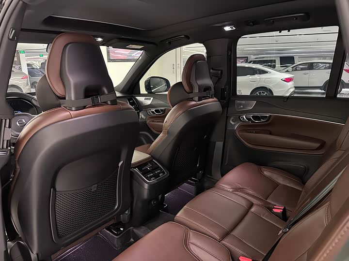 Фото 4 - Volvo XC90