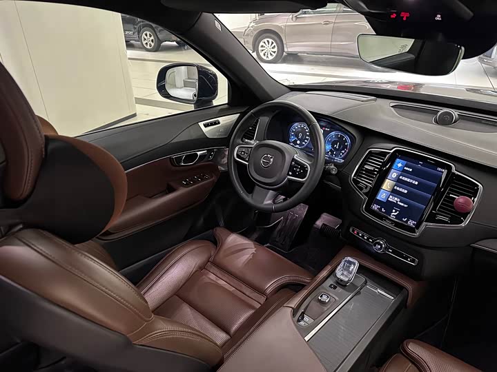 Фото 7 - Volvo XC90