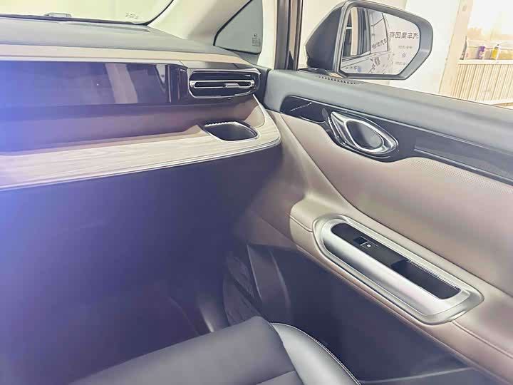 Фото 15 - GAC Trumpchi E8