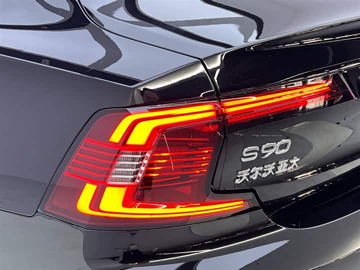 Фото 10 - Volvo S90