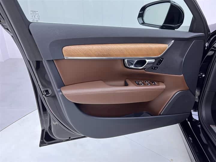 Фото 15 - Volvo S90