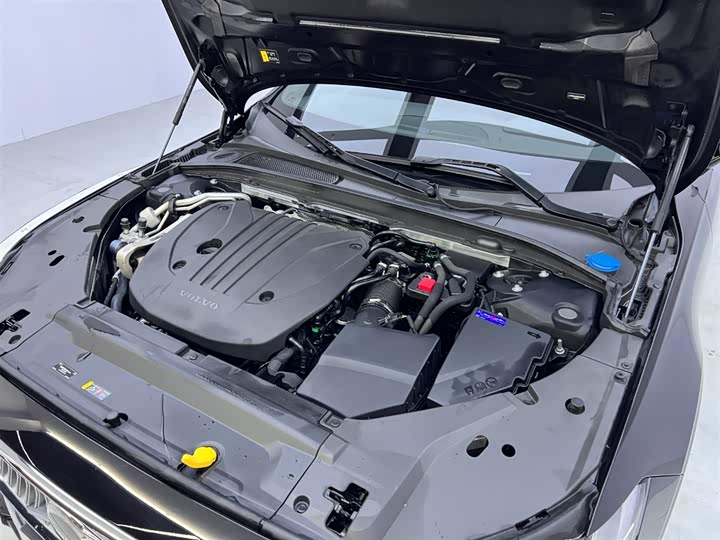 Фото 24 - Volvo S90