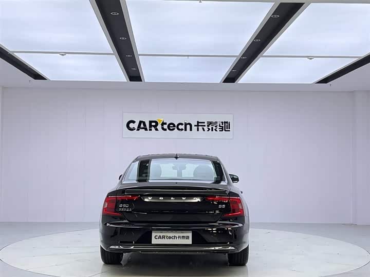 Фото 4 - Volvo S90