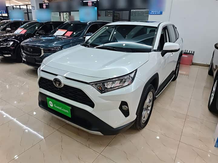 Фото 1 - Toyota RAV4