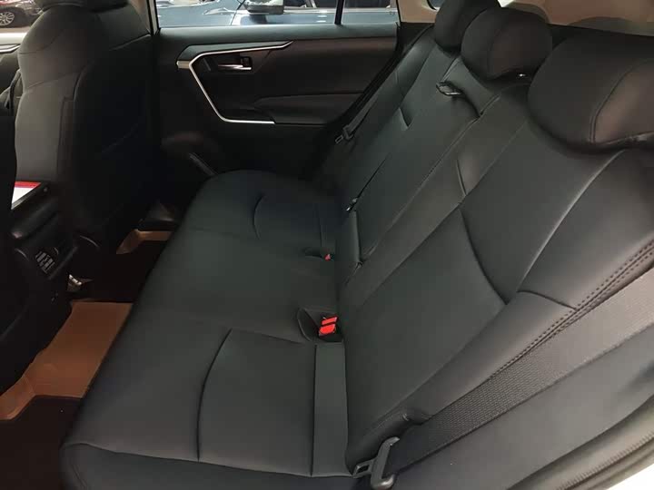 Фото 17 - Toyota RAV4