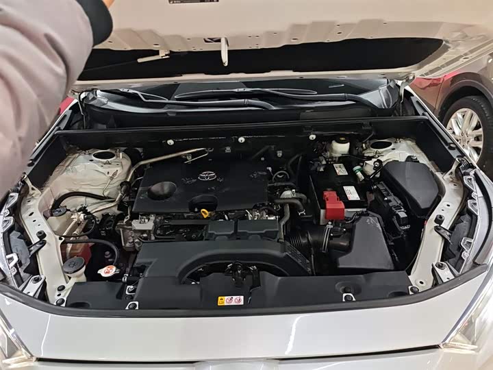 Фото 20 - Toyota RAV4