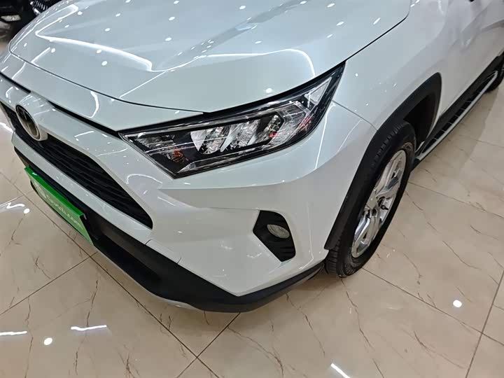 Фото 24 - Toyota RAV4