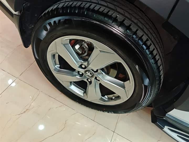 Фото 26 - Toyota RAV4