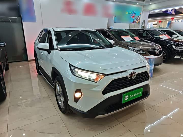Фото 4 - Toyota RAV4