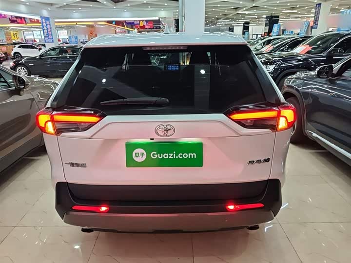 Фото 6 - Toyota RAV4